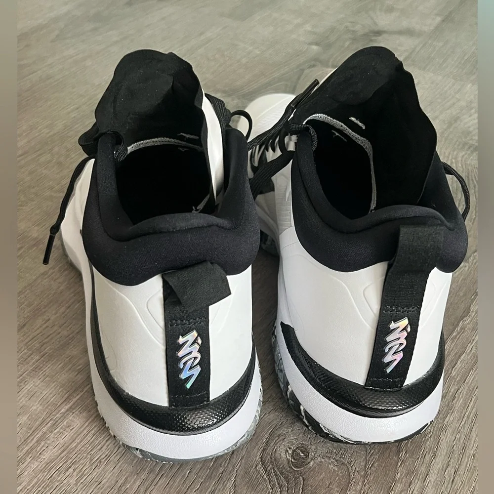 Nike Zion 1 White and Black Athletic Shoes size  16 - Picture 4 of 6
